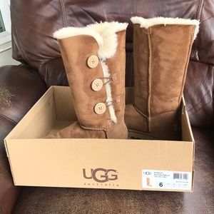 Size 6 UGG boots, great condition